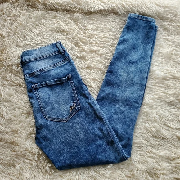 EXPRESS Faded and Destroyed Hi-Rise Jeggings - Picture 4 of 8